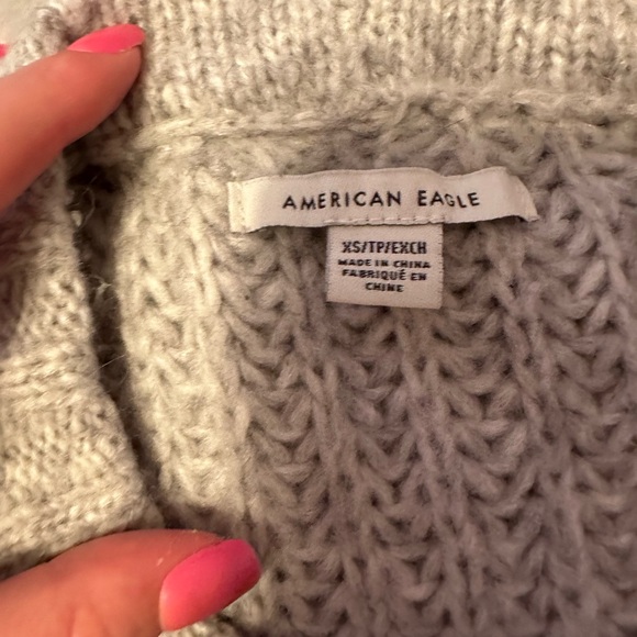Grey cropped sweater from American eagle, barley worn - Picture 3 of 3
